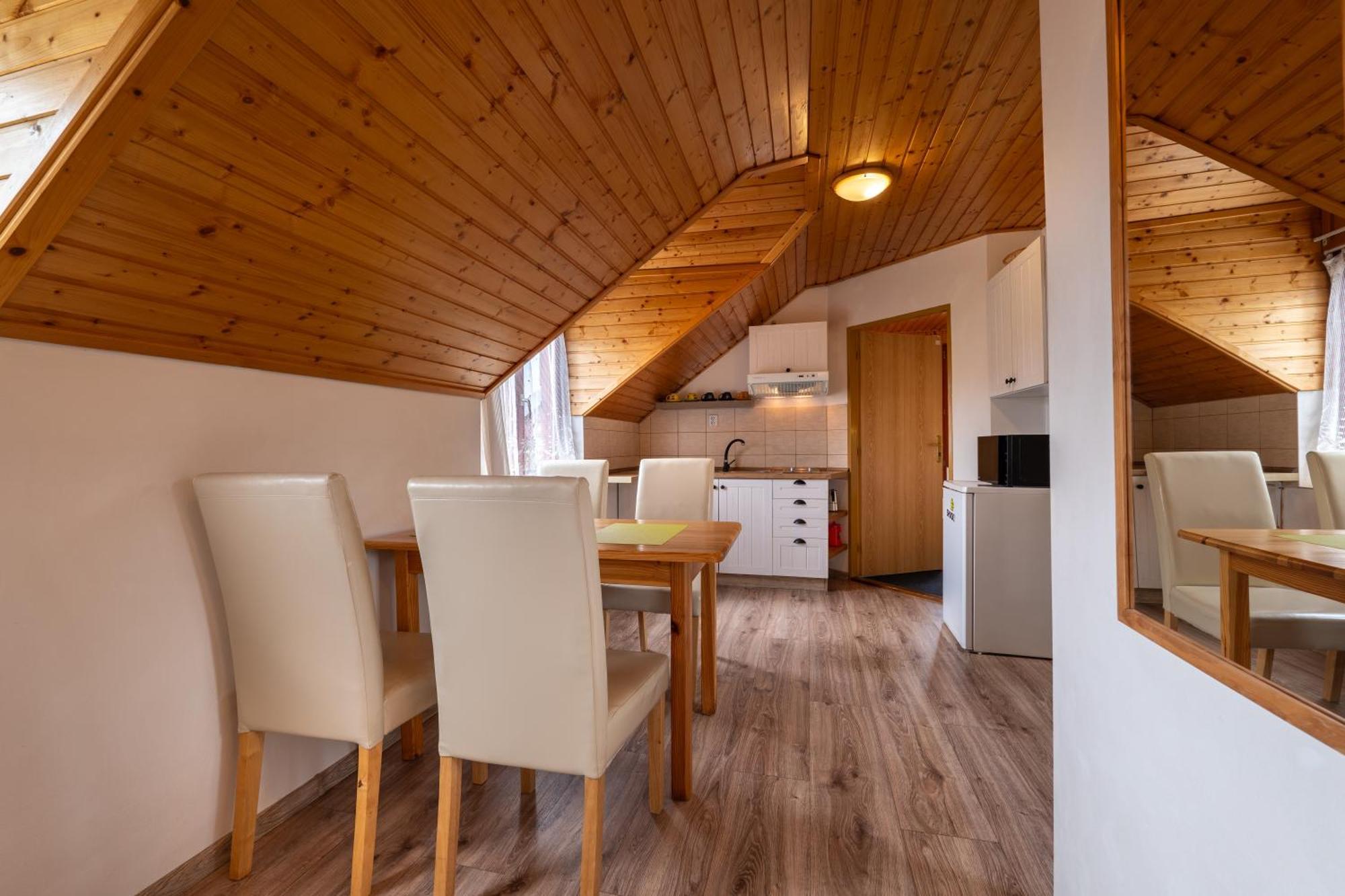 Apartmán s 2 spálňami a s balkónom